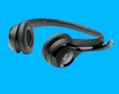 H390R USB COMPUTER HEADSET
非常にクリアなオーディオと便利なインラインコントロール
シンプルなプラグ&プレイのUSB-A接続とノイズキャンセリングマイクで、クリアなインターネット通話を体験。インラインコントロールによって、通話を中断せずに音量の調節やミュートへの切り替えが可能。レーザーチューニングされたドライバーが、お気に入りの音楽やゲームで強化されたデジタルオーディオを提供。
主な機能
USBパソコン ヘッドセット
通話、Skype、ウェビナーなどに完璧なビジネスヘッドセット。ケーブル(233cm)は、長時間の会話中に自由に立ったりストレッチをしたりするのに十分な長さです。
デジタルステレオサウンド
レーザーチューニングされたドライバーにより、音楽、ゲームおよび通話で、優れたデジタルオーディオを提供。このプラグ&プレイヘッドセットは、ソフトウェアをインストールせずに、USB-Aまたはアダプターにより、あらゆるパソコンまたはMacコンピュータで使用可能。
ノイズキャンセリングマイク
邪魔な背景雑音を最小限に抑え、クリアな会話が可能。左側にある丈夫なマイクは、音声を適切にキャプチャするように調節可能。移動可能なブームは、未使用時は邪魔にならない位置にしまい込むことが可能。
インライン コントロール
ヘッドセットコード上のシンプルなインライン コントロールによって、中断なしに音量を調節したり、通話をミュートにしたりすることが可能。
パッド付きヘッドバンドとイヤーカップ
調節式ヘッドバンドには、スイベルマウント式レザー調イヤークッションが備わり、長時間の快適性を提供。クリーニングも簡単。
USB-A接続
簡単なUSBプラグ&プレイ接続。USB-Aコネクタをパソコンに接続するだけで、会話、音楽のリスニング、またはゲームを開始。
仕様および詳細
本体サイズ
高さ x 幅 x 奥行き:
200 mm × 245 mm × 72 mm
重量: 0.197Kg
必要システム
絶対多数のプラットフォームおよびOSの通話アプリケーション対応。
Windows?またはmacOS
Chrome OS?
USBポート (Type Aポートまたはアダプター)
スペック
入力インピーダンス:: 32Ω
ヘッドフォン感度:: 94dBV/Pa +/- 3 dB
マイク感度:: -17 dBV/Pa +/- 4 dB
ヘッドセット周波数特性:: 20 Hz ~ 20 kHz
マイク周波数特性:: 100Hz~10kHz
ケーブル長:: 2.33m
接続:: USB-A対応(1.1、2.0、3.0)
パッケージ内容
製品本体
保証規定
保証書(パッケージ裏面に印刷)
保証情報
2年間無償保証
型番: H390R